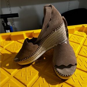 Crown Vintage Tan Espadrille Wedges